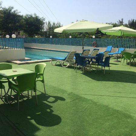Queens Land Hotel Джунія Екстер'єр фото