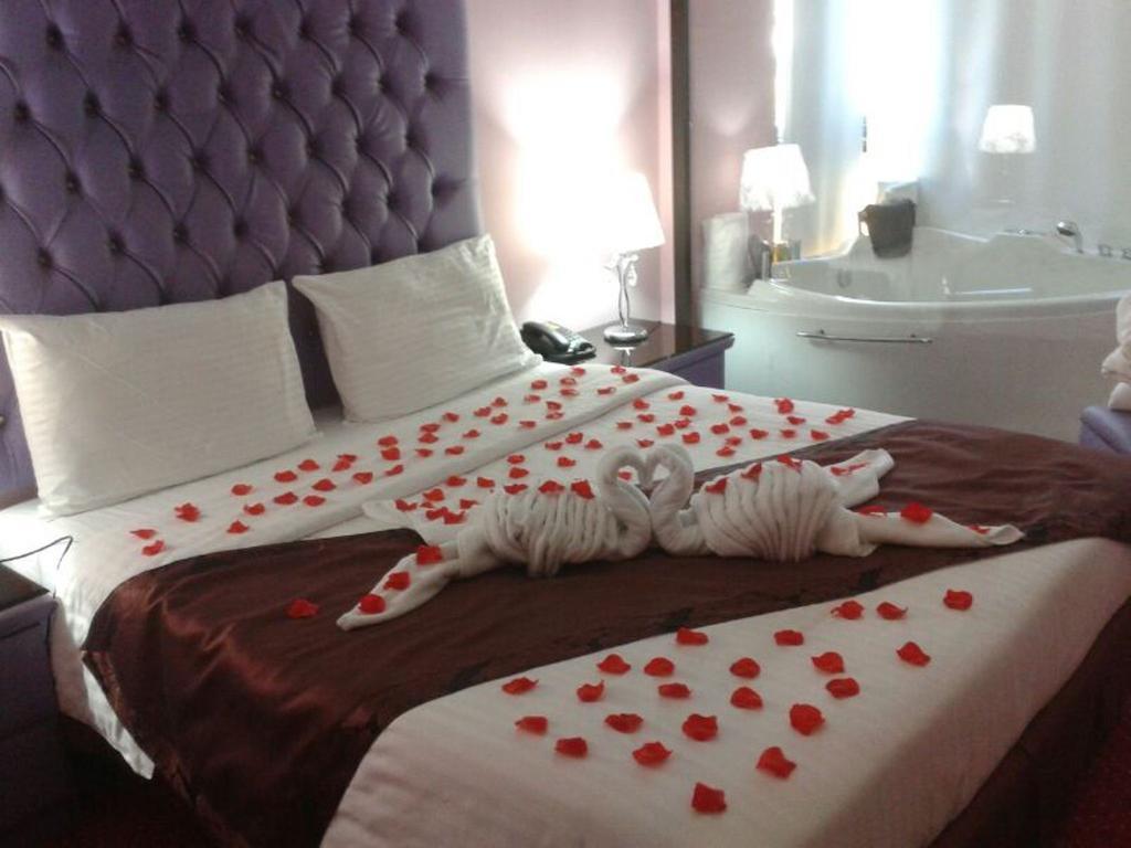 Queens Land Hotel Джунія Екстер'єр фото