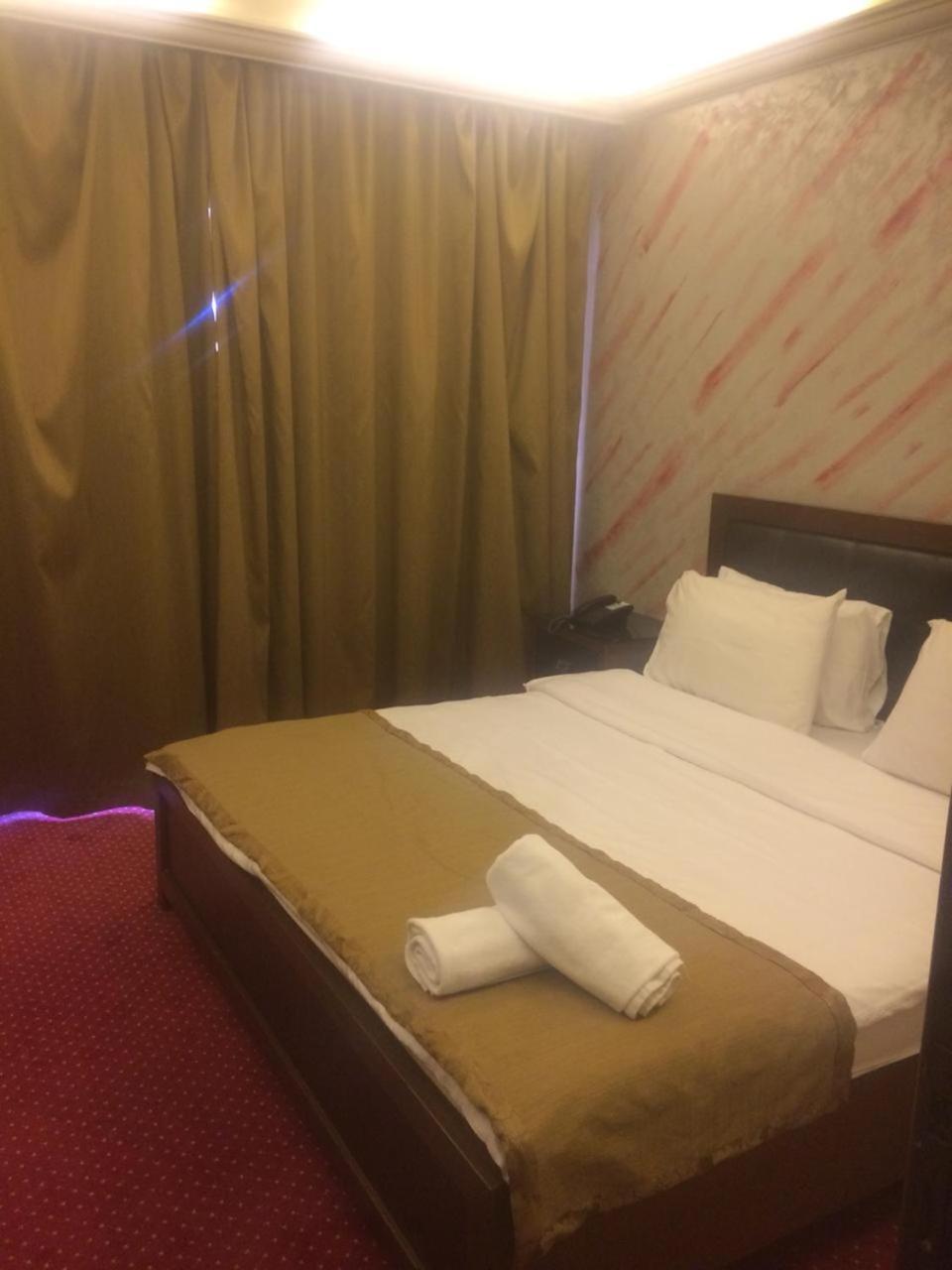 Queens Land Hotel Джунія Екстер'єр фото
